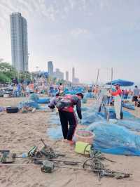 ช็อปของทะเลสดๆ จากตลาดประมงพื้นบ้าน หาดจอมเทียน