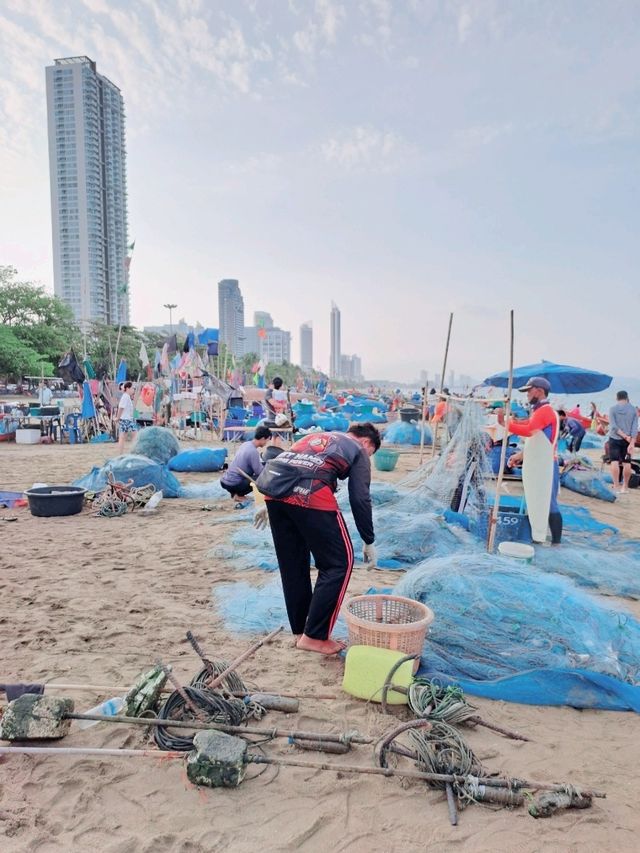ช็อปของทะเลสดๆ จากตลาดประมงพื้นบ้าน หาดจอมเทียน