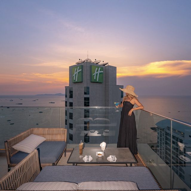 โรงแรมสุดหรูติดหาดใจกลางพัทยาเหนือ 🌅