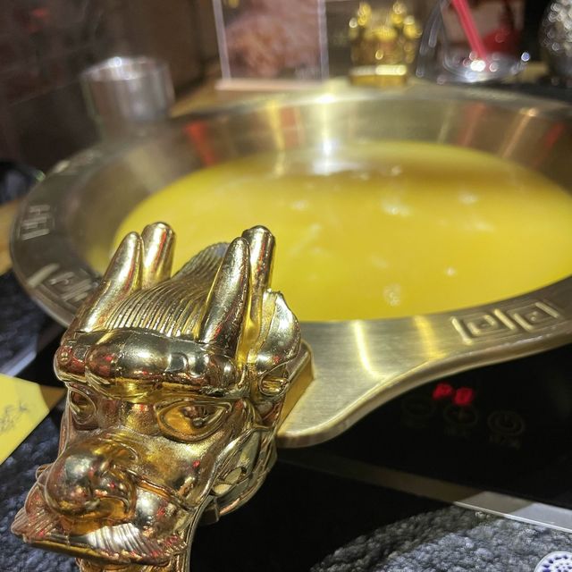 宮廷風火鍋店 必點花膠雞湯湯底