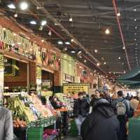 Great market with various food options 