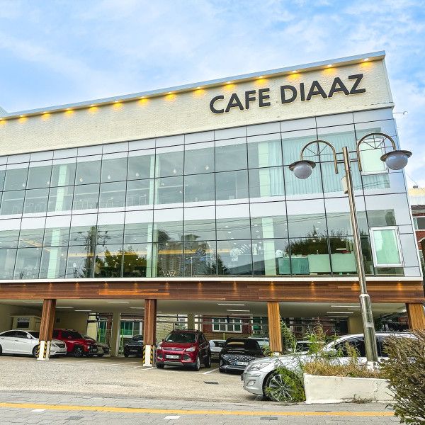 수원 대형 감성카페 디아즈 비주얼 최강 과일생크림케이크 맛집