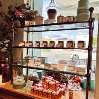 【大阪・池田】手土産に喜ばれるティファニーブルーの洋菓子店