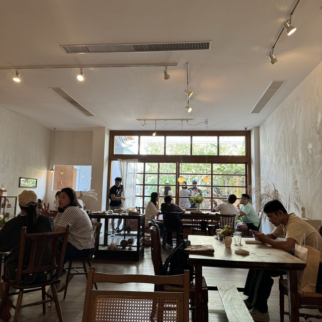 Local-famous cafe in Chiayi! 