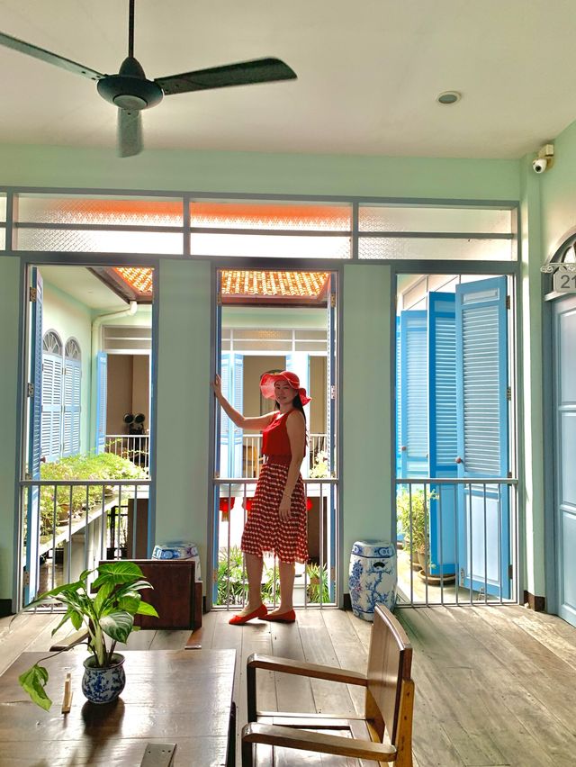 ที่พักย่านภูเก็ตเมืองเก่า เข้ากับธีมตรุษจีนค่ะ