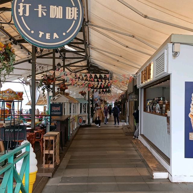 碧潭水灣湖邊享受午餐或晚飯