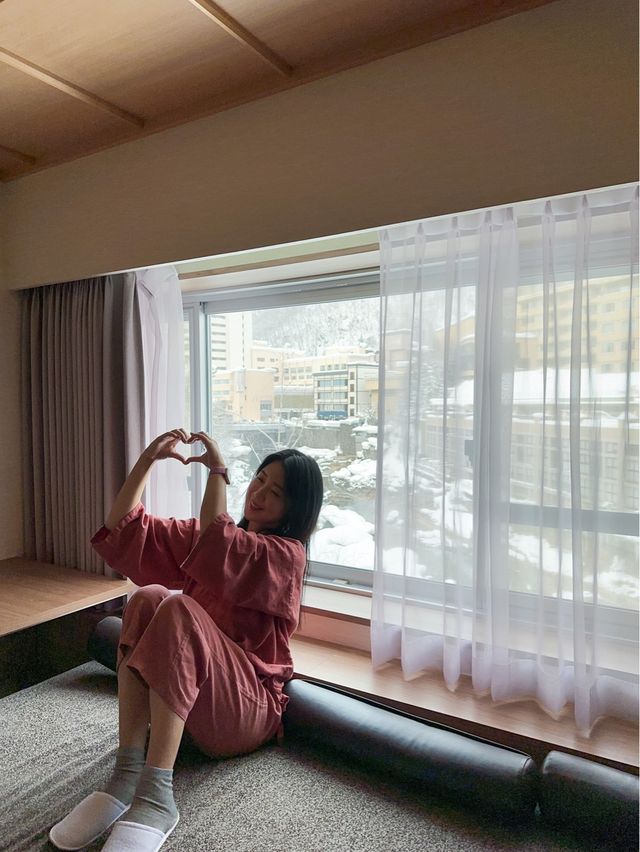 눈 내리는 뷰 보며 노천탕, 일본 갬성 신식 호텔♨️
