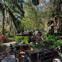 Made in BLUE cafe & bistro คาเฟ่สไตล์ธรรมชาติ