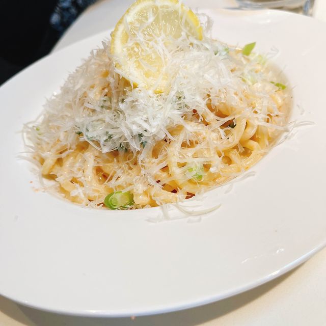 サラダバーとパン食べ放題が魅力的のレストラン✨