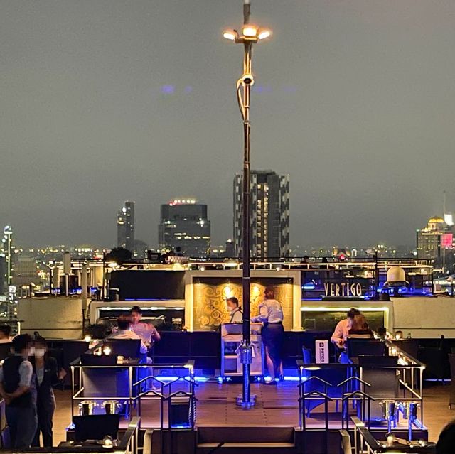 Banyan Tree Bangkok กับห้องกระจกทรงโค้ง