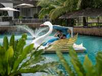 คาเฟ่นครปฐมบรรยากาศดี มีสระน้ำสีฟ้าขนาดใหญ่
