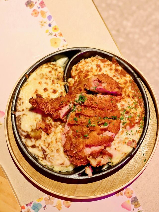 一份厚切豬扒飯兩個味道