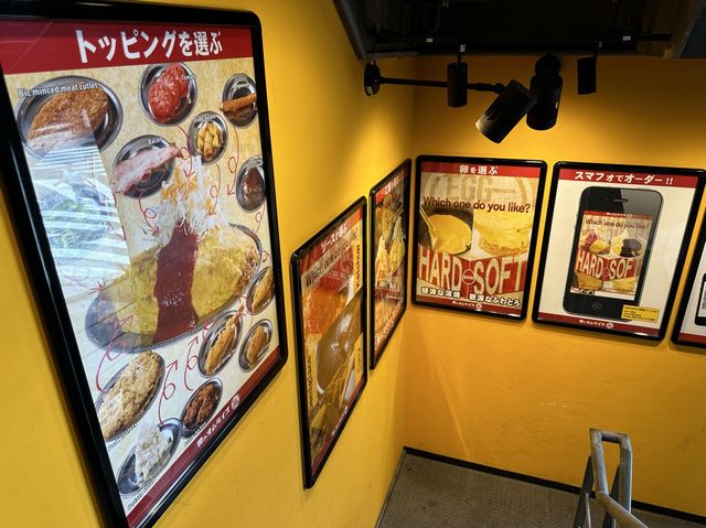 東京・新橋。ランチ限定。ライスの量200g〜500gまで同一料金『男のオムライス EGG BOMB 新橋店』