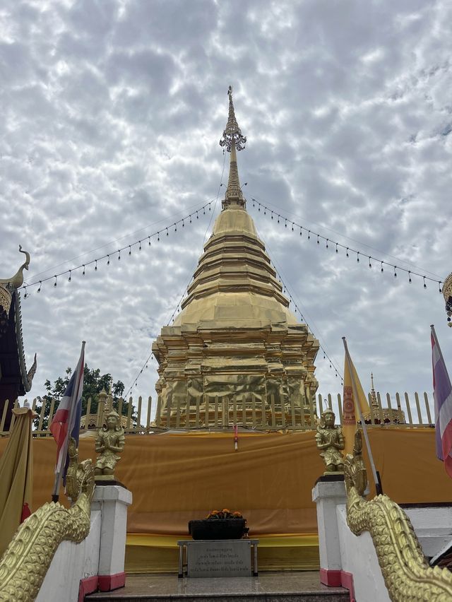 เที่ยววัดพระธาตุดอยคำ ชมวิวเมืองเชียงใหม่ 