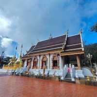 วัดพระธาตุ ดอยตุง สิ่งศักดิ์สิทธิ์ ปูชนียสถาน คู่เ