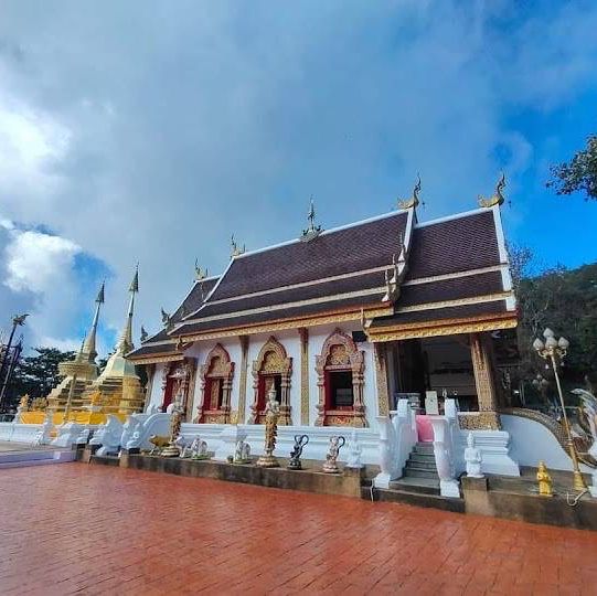 วัดพระธาตุ ดอยตุง สิ่งศักดิ์สิทธิ์ ปูชนียสถาน คู่เ