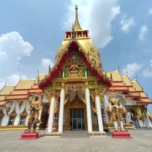 タイ寺院!? ワットブローンアーカート