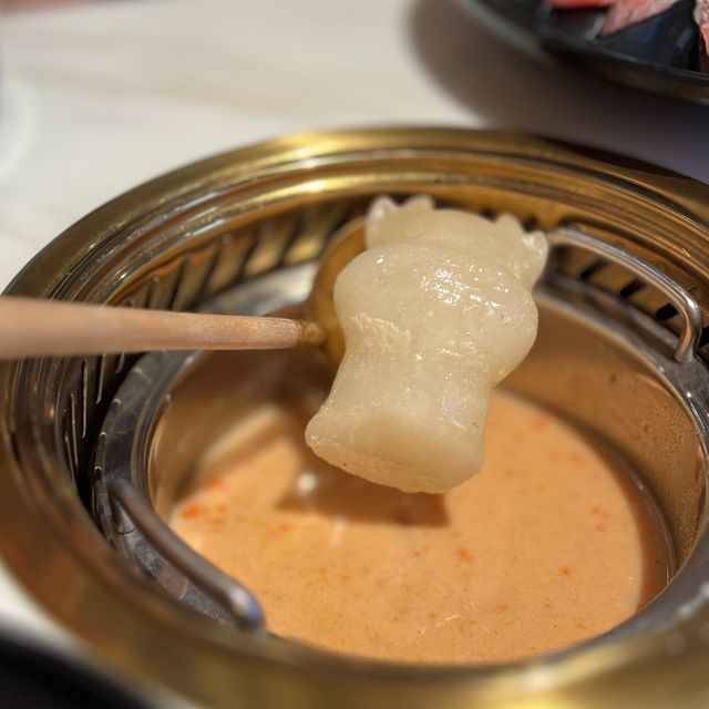 📍香港西灣河｜梅吉涮涮鍋 · 可愛牛牛冰湯底🐮 海鮮和牛放題任你食😋