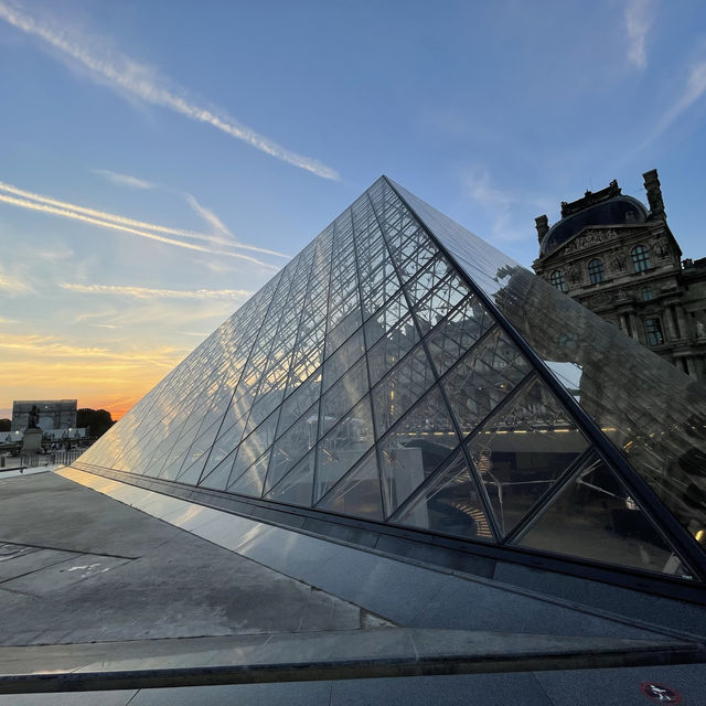 Summer evening with Seine and Lourve