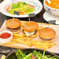 海港城老字號泰式Cafe｜Greyhound Café 