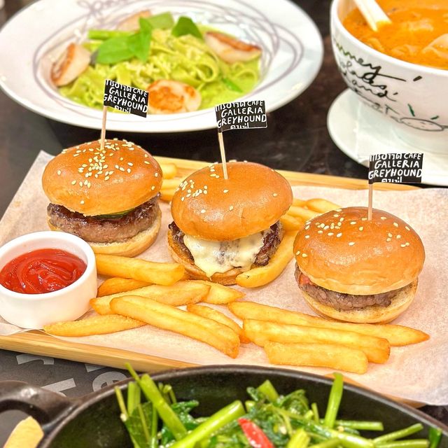 海港城老字號泰式Cafe｜Greyhound Café 