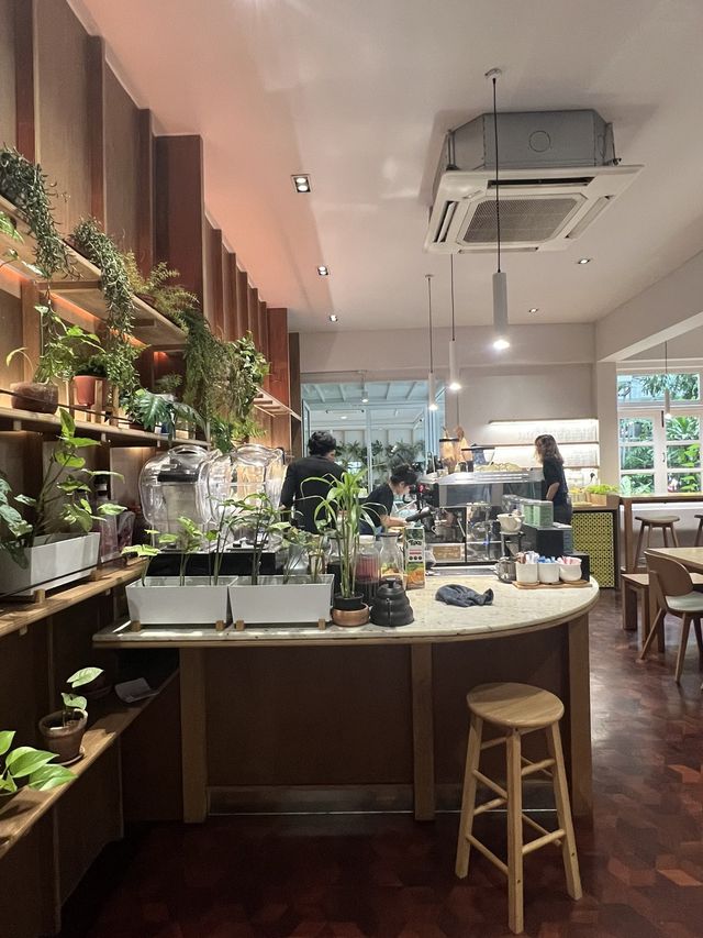 Yellow Lane คาเฟ่ในสวนใจกลางอารีย์ 