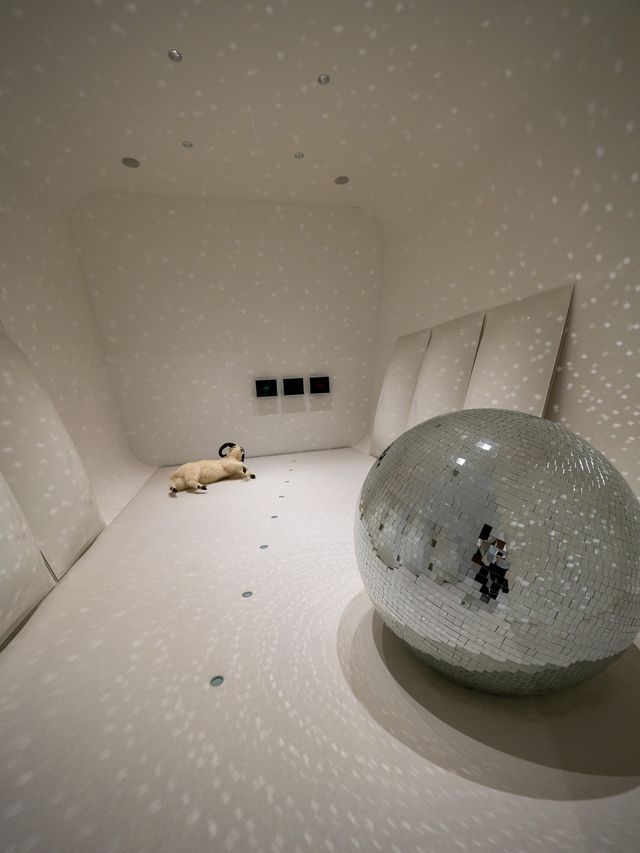 【青森県に行くならココ！🎨】十和田市現代美術館の展示が芸術的すぎる😳✨
