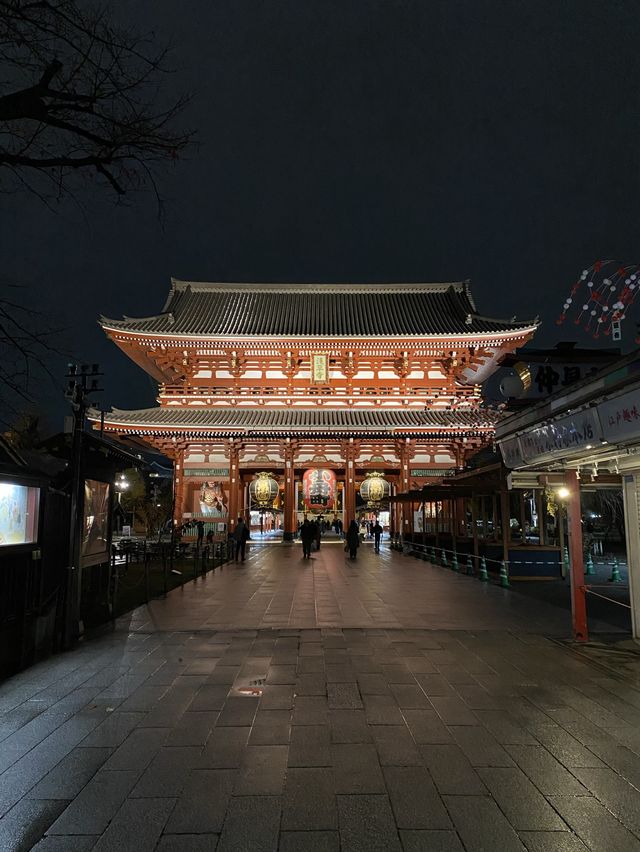 日本で最も古い商店街の一つ浅草仲見世商店街