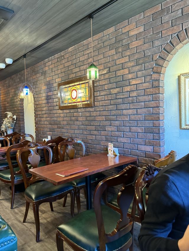 【福岡カフェ】煉瓦とステンドグラスに囲まれたレトロ喫茶☕