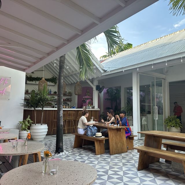 【インドネシア/バリ】名前入りの美味しいアサイーボウルが食べれる人気店「KYND COMMUNITY SEMINYAK」