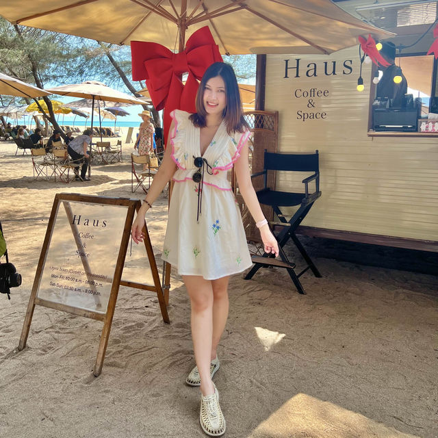 Haus coffee&space คาเฟ่ vibe ดี ริมหาดแหลมเจริญ 