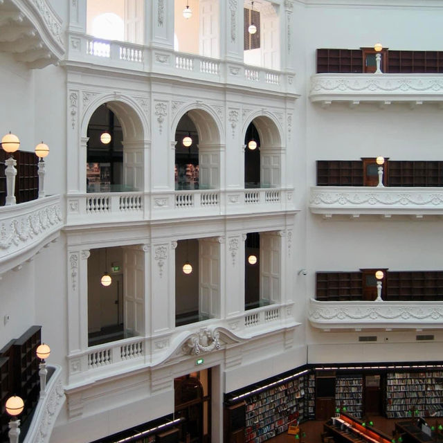 Literary Haven: State Library Victoria 🇦🇺