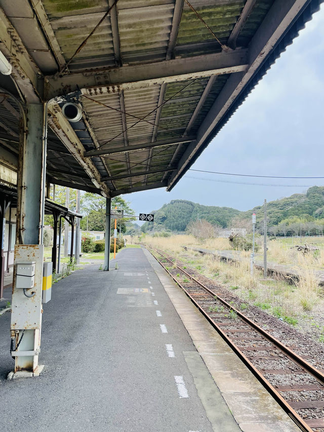 【山口県】現在は運休中のレトロな駅舎がかわいい「長門湯本駅」