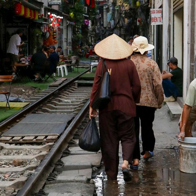 Hanoi Street Train 🚆🚂