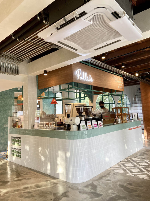 Polli’s Cafe