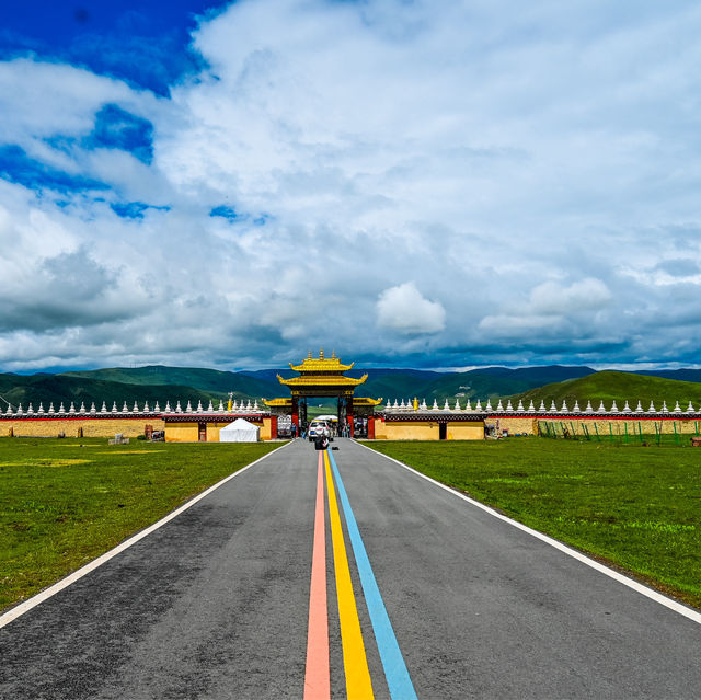 Muyada Temple in Daocheng: Serenity Amidst Nature