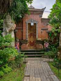 Bali, Indonesia: A Tropical Paradise 🌴🏖️_