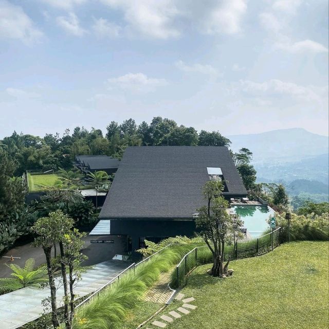 THE UPPER CLIFT | THE LARGEST CAFE IN SENTUL WITH MOUNTAIN VIEWS