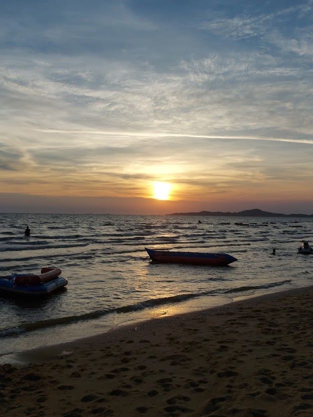 🌅เที่ยวหาดจอมเทียน ดูพระอาทิตย์ตก 