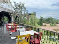 Cafe Laura Bar and Restaurant-หินกอง