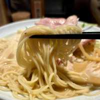 【大阪・十三】じっくり煮出した豚骨スープと水が決め手「創業麺類元年 1代目猿肉亭」