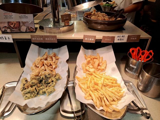兩餐🥘｜韓國火鍋年糕吃到飽，特色年糕韓式炸雞令人驚艷👍