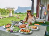 คาเฟ่สวนคะน้าวิวภูเขา กาญจนบุรี