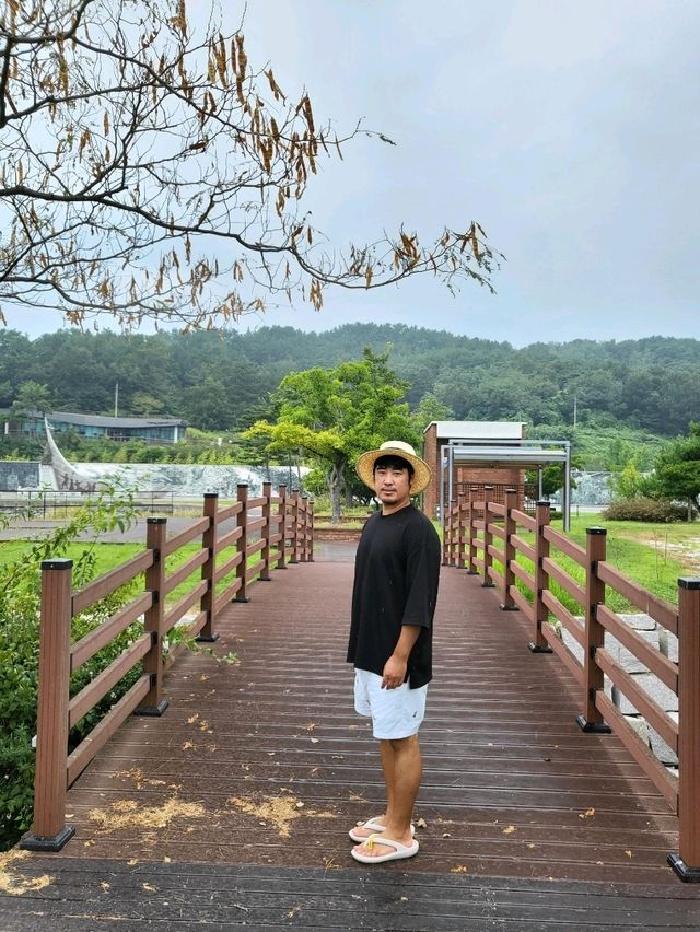 멋지고 웅장한 벽화가 있는 이순신바다정원