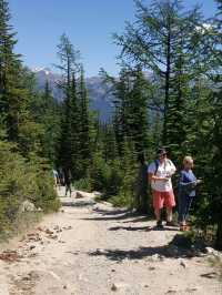 A SATISFYING HIKE FROM LAKE LOUISE TO LAKE AGNES