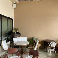 คาเฟ่ติดทะเล Khap Samut Cafe‘ & Eatery 