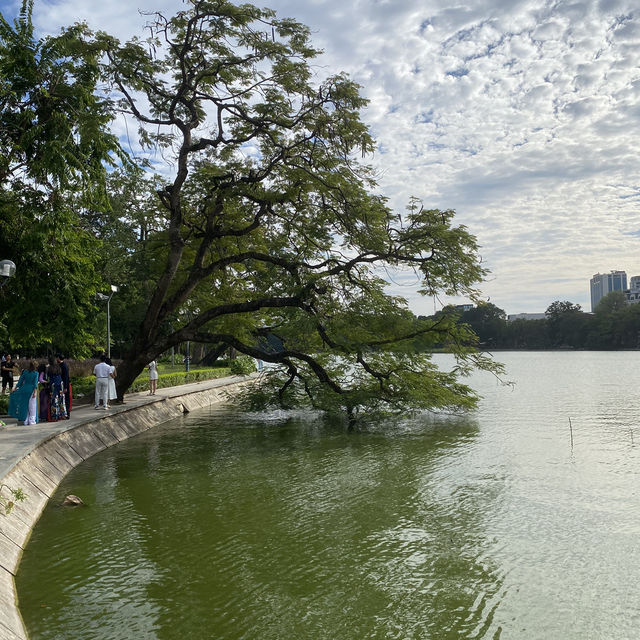 Hoàn Kiếm Lake ทะเลสาบคืนดาบ แลนด์มาร์คฮานอย