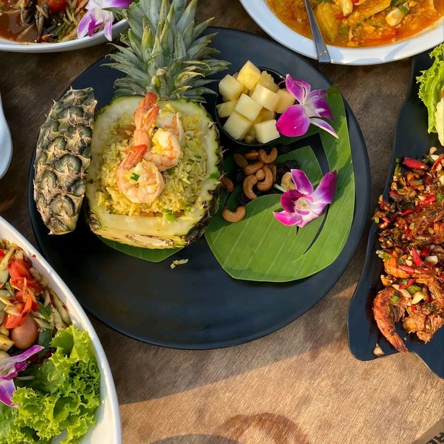 คาเฟ่ รังนกพัทยา 3 mermaids 