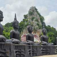 ไหว้พระชมพระพุทธรูปหินลาวา ที่วัดถ้ำกระบอก