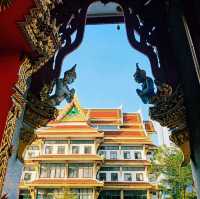 泰國曼谷市區歷史古跡皇家寺廟:Wat Sutthiwararam，精美絕倫的建築和雕像，適合打卡拍照📸好去處
